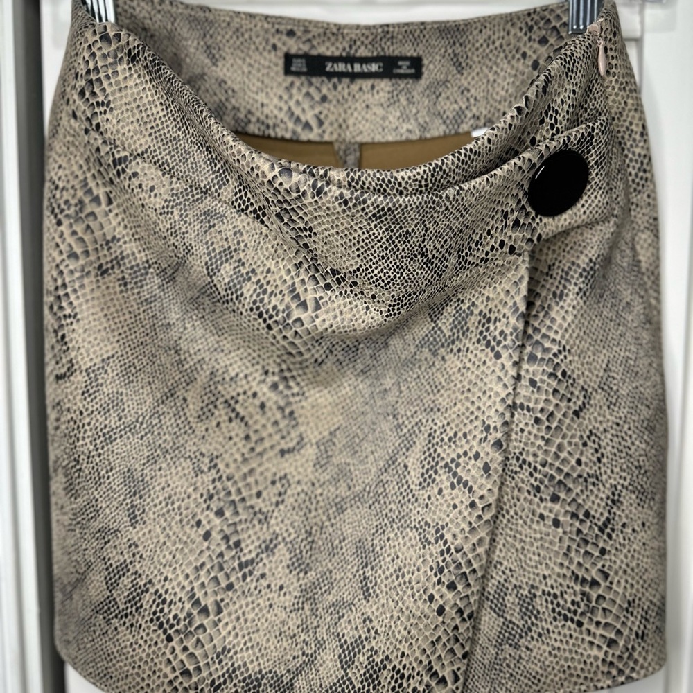 Zara Basic Snakeskin Pattern Skirt - image 6